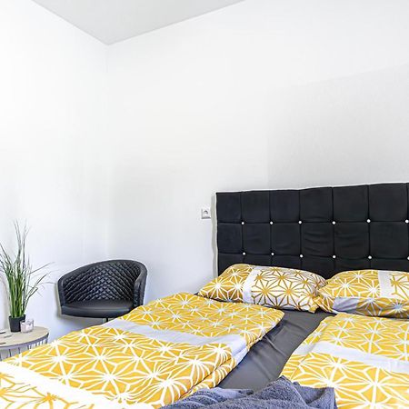 Near Schoenbrunn - Economy Rooms In Shared Apartment At Meidling Train Station Viena Exterior foto