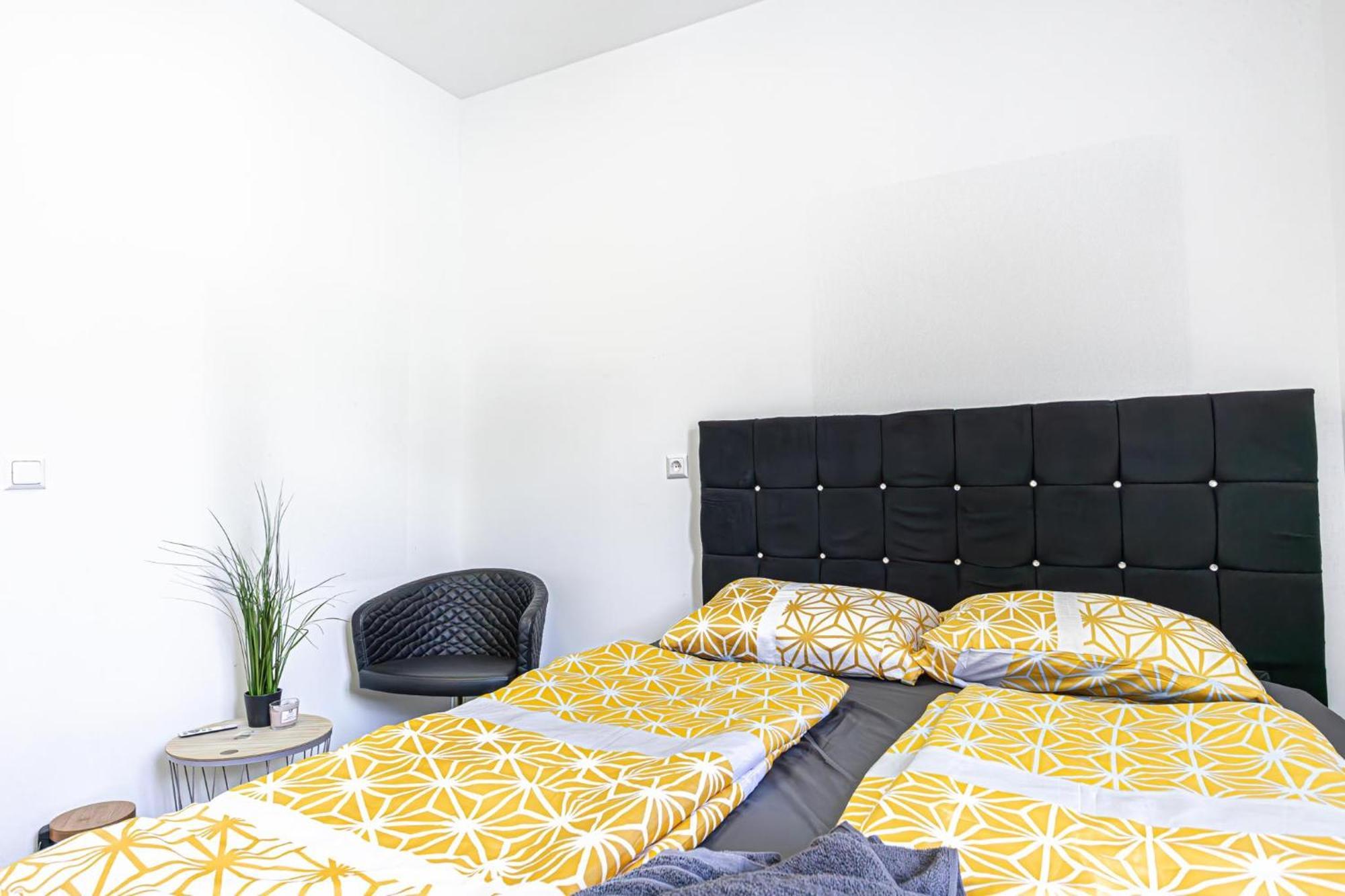 Near Schoenbrunn - Economy Rooms In Shared Apartment At Meidling Train Station Viena Exterior foto