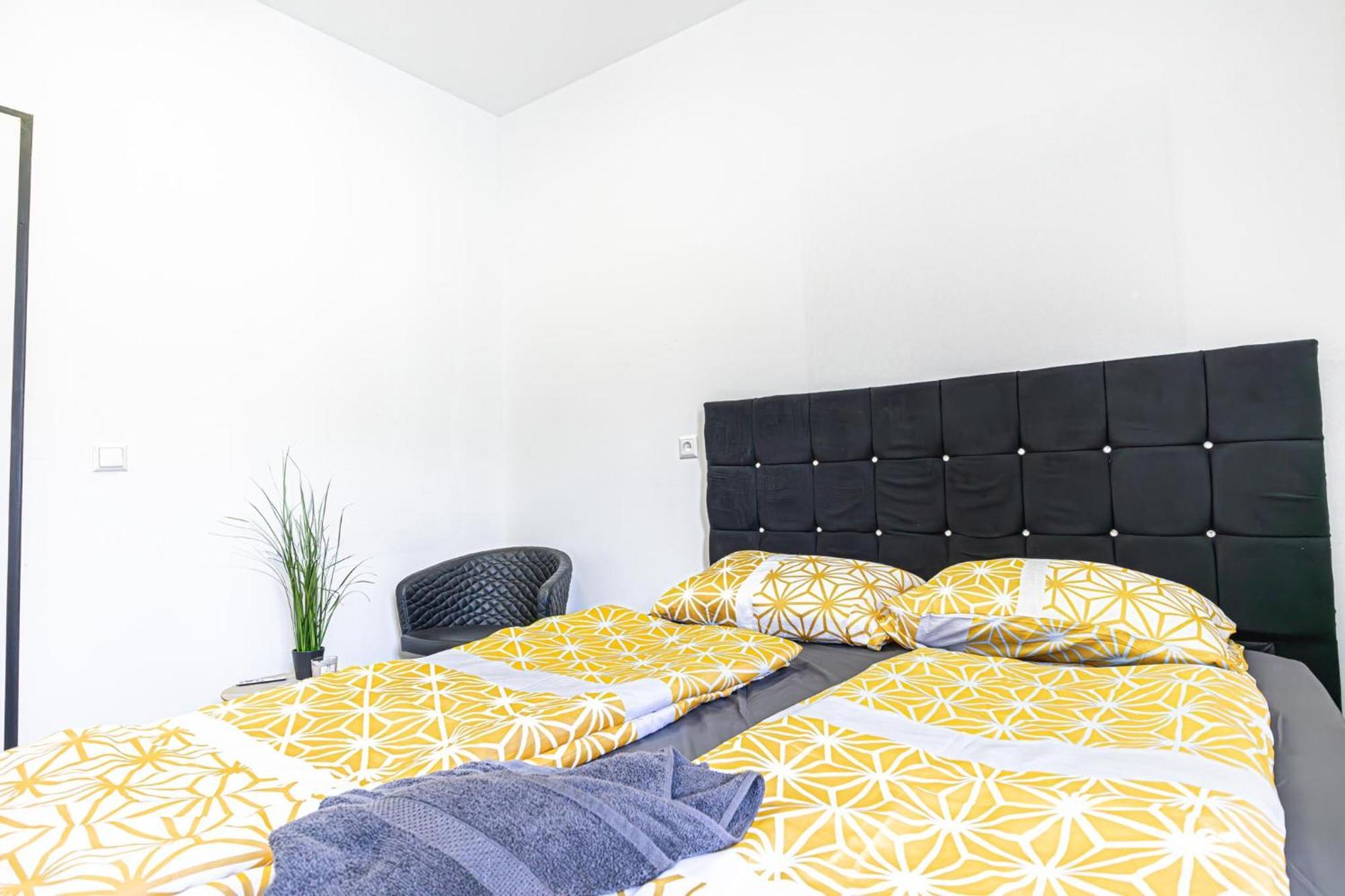 Near Schoenbrunn - Economy Rooms In Shared Apartment At Meidling Train Station Viena Exterior foto