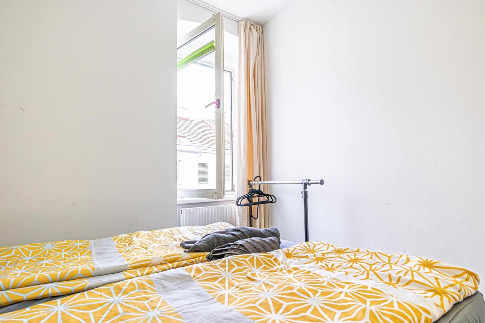 Near Schoenbrunn - Economy Rooms In Shared Apartment At Meidling Train Station Viena Exterior foto