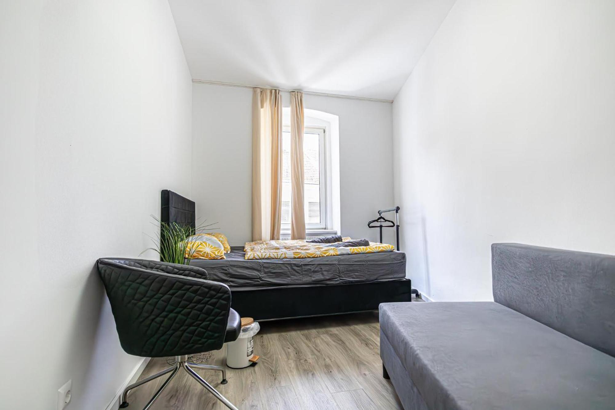 Near Schoenbrunn - Economy Rooms In Shared Apartment At Meidling Train Station Viena Exterior foto