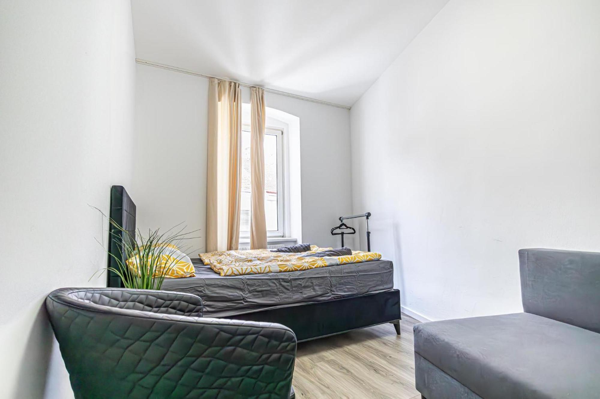Near Schoenbrunn - Economy Rooms In Shared Apartment At Meidling Train Station Viena Exterior foto