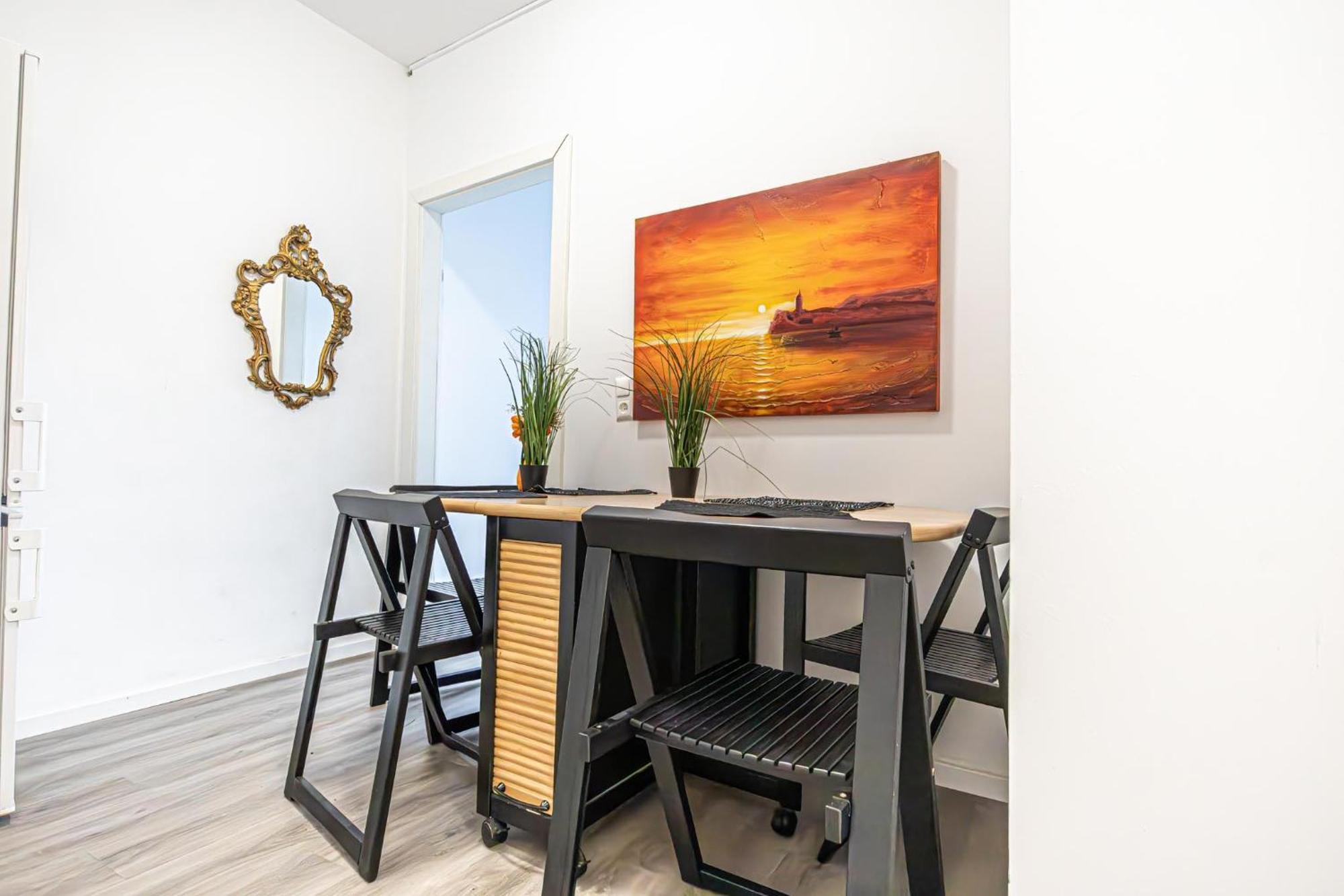 Near Schoenbrunn - Economy Rooms In Shared Apartment At Meidling Train Station Viena Exterior foto