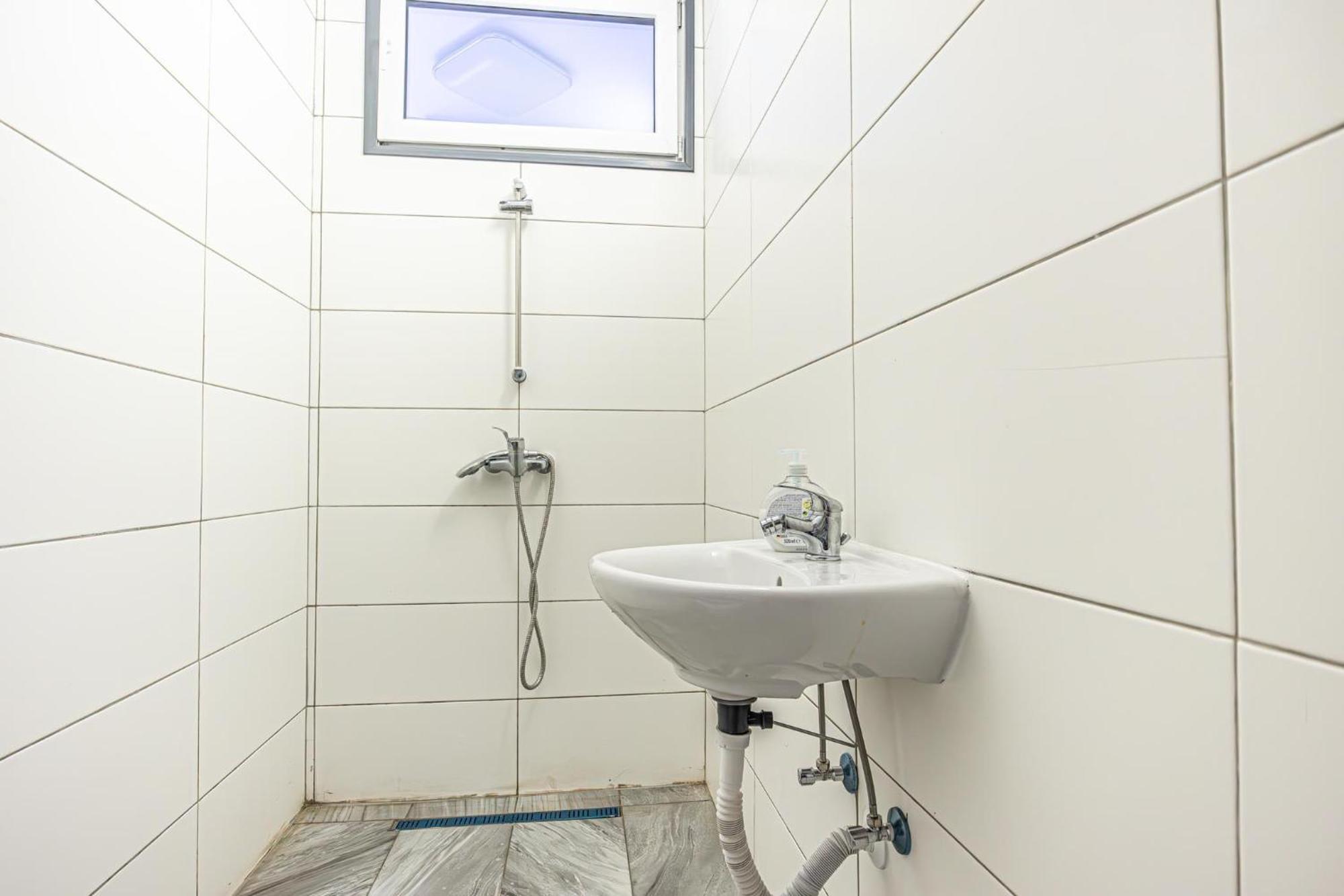 Near Schoenbrunn - Economy Rooms In Shared Apartment At Meidling Train Station Viena Exterior foto