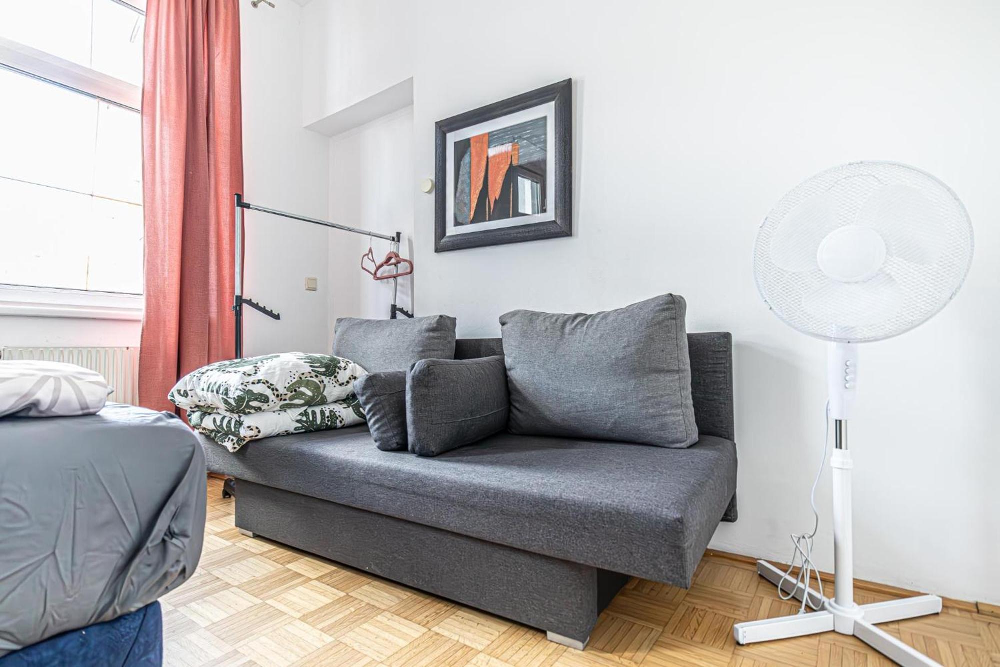 Near Schoenbrunn - Economy Rooms In Shared Apartment At Meidling Train Station Viena Exterior foto