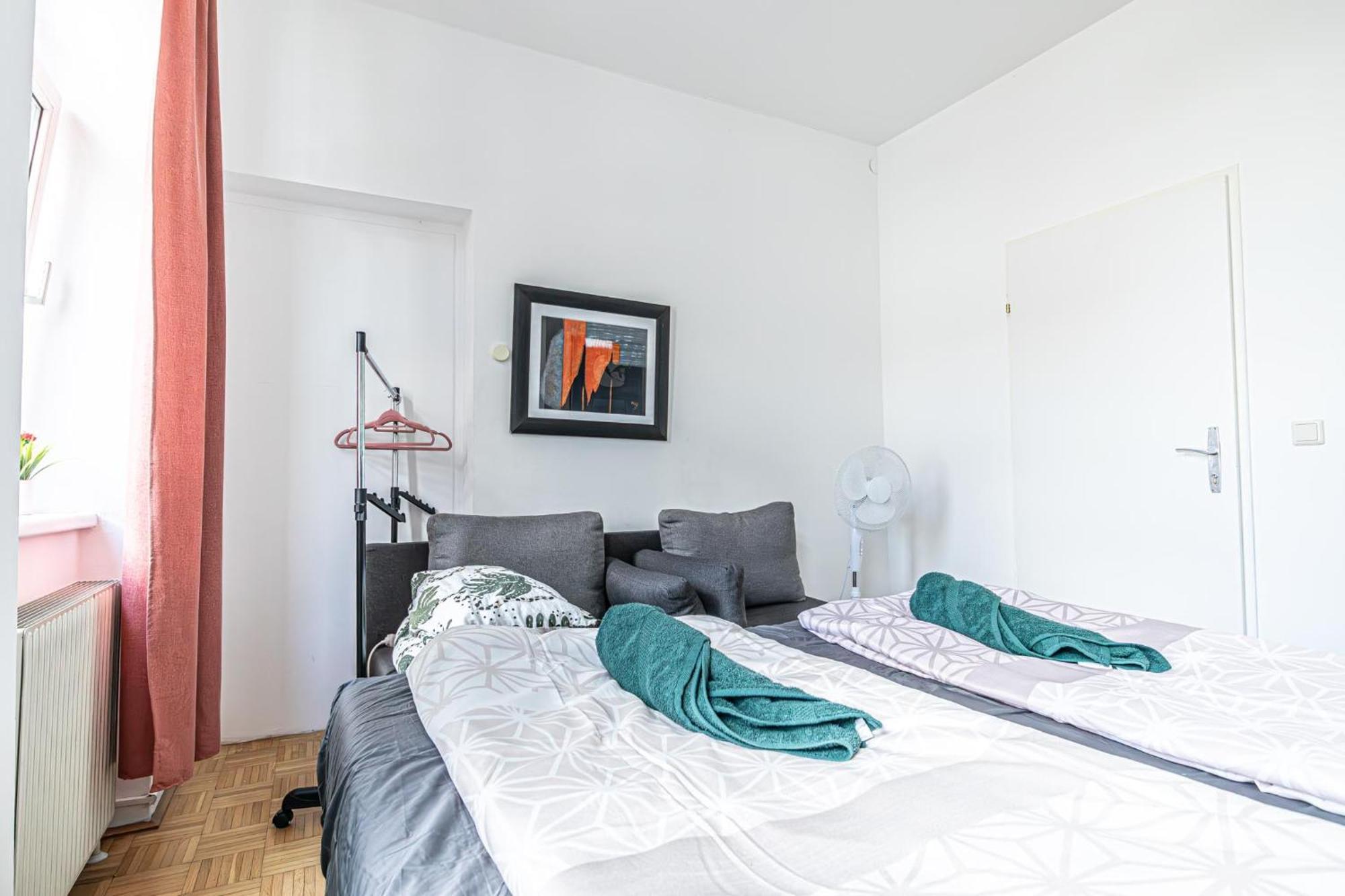 Near Schoenbrunn - Economy Rooms In Shared Apartment At Meidling Train Station Viena Exterior foto