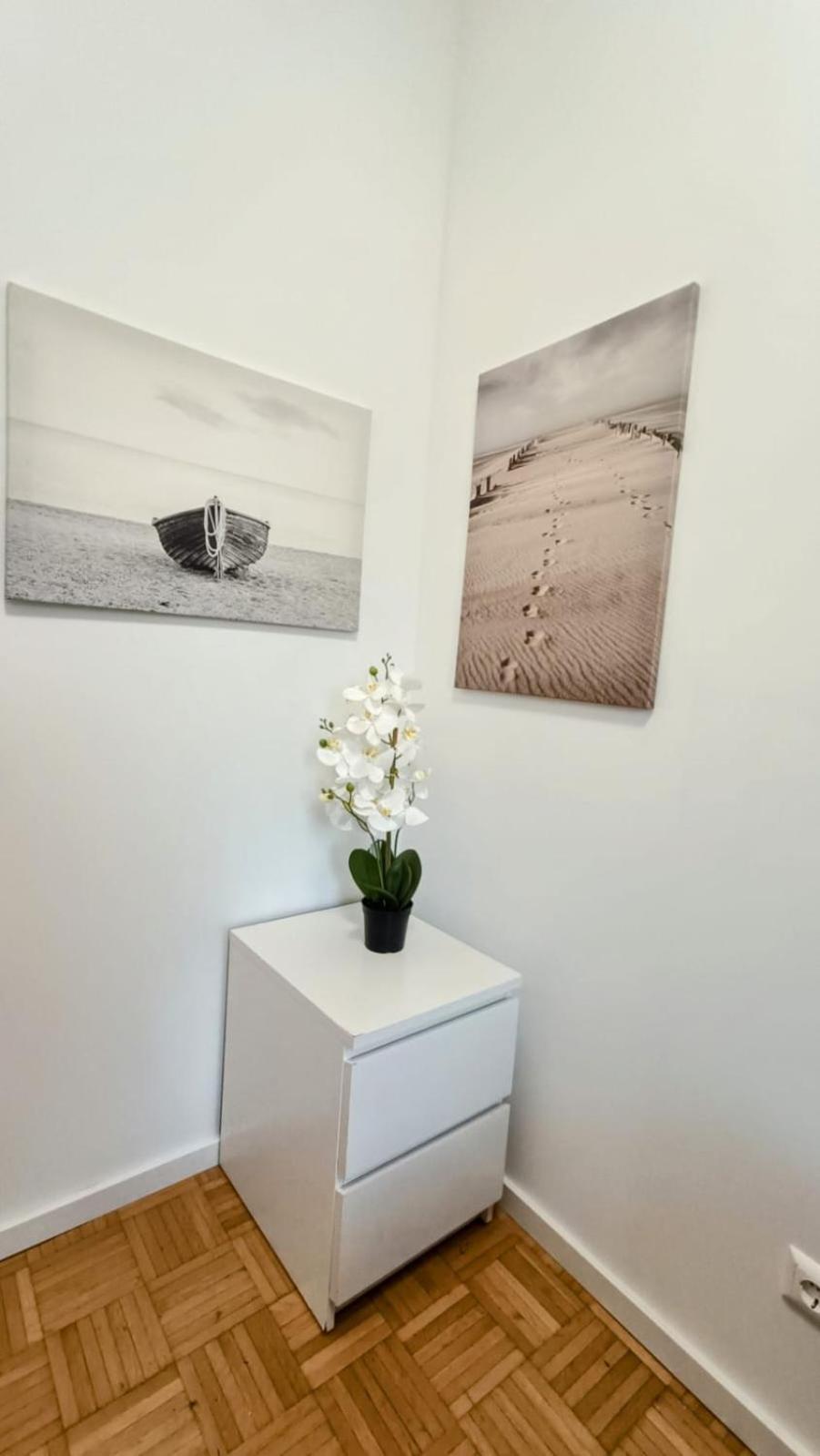 Near Schoenbrunn - Economy Rooms In Shared Apartment At Meidling Train Station Viena Quarto foto